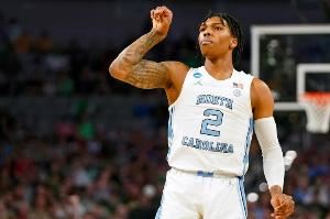 你不该落选！凯莱布-乐福16中7&三分7中4砍18+6 多次与小杨配合！