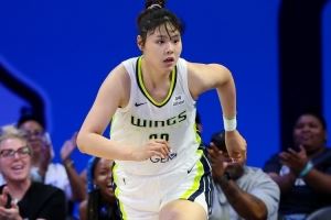 李月汝：佩奇很可爱 我们现在是好闺蜜 真的很高兴能和她一起打球