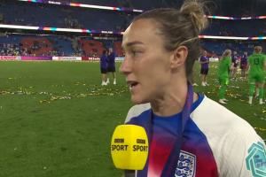 狠人😱英格兰女足后卫布隆泽：我整届欧洲杯带着胫骨骨裂作战