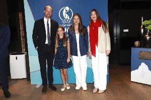 一图三公主👑10岁夏洛特观战女足欧洲杯，与西班牙公主姐妹同框