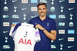 官方：拜仁中场帕利尼亚租借加盟热刺，买断选项3000万