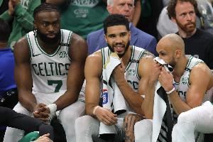 队记：凯尔特人新赛季不会去交易大牌球员 除非送走布朗或者怀特