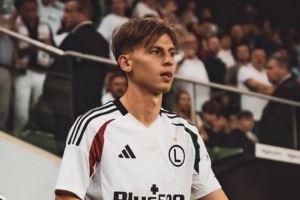 罗马诺：罗马和乌迪内斯争夺20岁波兰中卫，罗马的报价更有竞争力