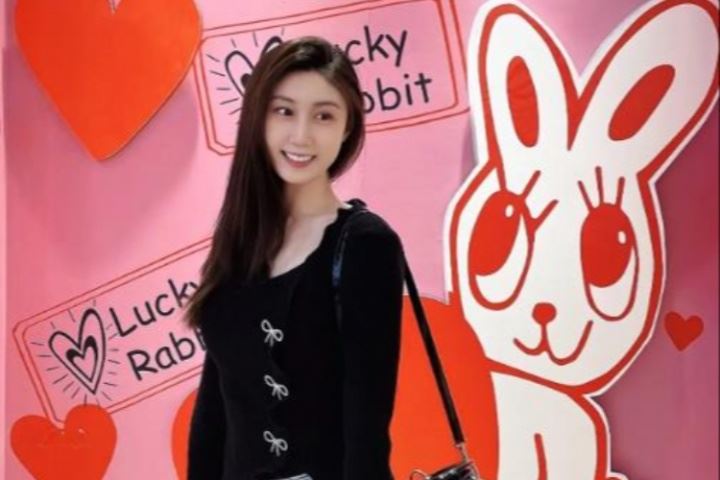 🔨锤了！邹阳妻子是大7岁的水亦诗💕前央视主持水均益的爱女