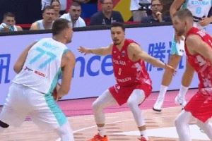 撤步超远三分一箭穿心！东契奇做下压手势霸气庆祝