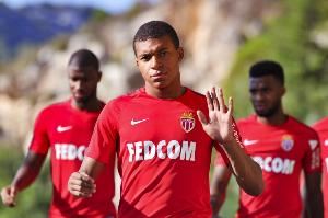 将战旧主，姆巴佩摩纳哥时光：单赛季46场28球，带队打破巴黎垄断