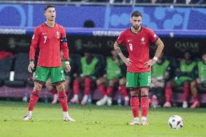 拒绝C罗邀请，英媒：C罗招募B费来胜利 B费说想在欧洲再踢至少1年