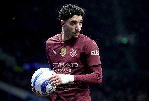 埃及足协：马尔穆什膝盖遭遇撞击，将接受进一步检查