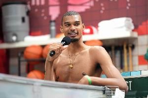 文班谈和少林武僧训练：不可思议体验 强度远超我以往习惯的范畴