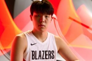 比卢普斯：今天训练中杨瀚森篮板抢得不错 一定要做好篮下保护