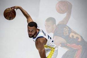 新赛季首场季前赛即将开打！库里晒特效图回顾年轻的自己！