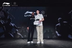 韦德出席签约仪式！李宁旗下品牌韦德之道签约篮网8号秀杰明