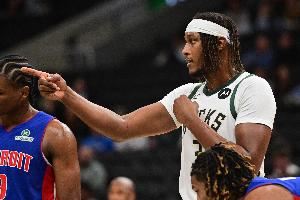 里弗斯：特纳只是有点小腿酸痛 对他出战揭幕战毫无疑虑