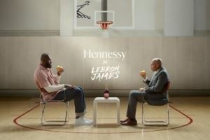 TMZ：此前起诉詹姆斯广告欺诈的湖人球迷目前已撤诉！