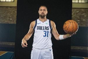 克莱：我们球员应该受到球迷的批评 场上表现是我们自己打出来