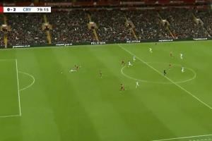 利物浦10人作战！纳洛拉倒单刀的德文尼，被裁判直红罚下