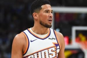 布克:与球队信任往往始于场外 夏天大家都待在队里投入训练