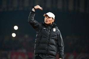 记者：中超末轮赛后，西海岸将为邵佳一举行简短的告别仪式